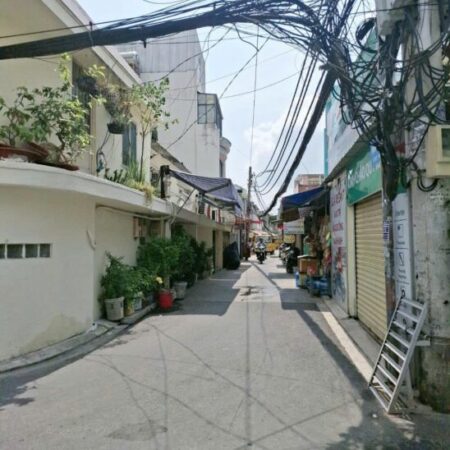 NHÀ QUẬN 7 + Kết Cấu Nhà: MT Đang Kinh Doanh gồm trệt, lầu, ST, gồm 2PN, 2WC, Sân Thượng, Bếp,