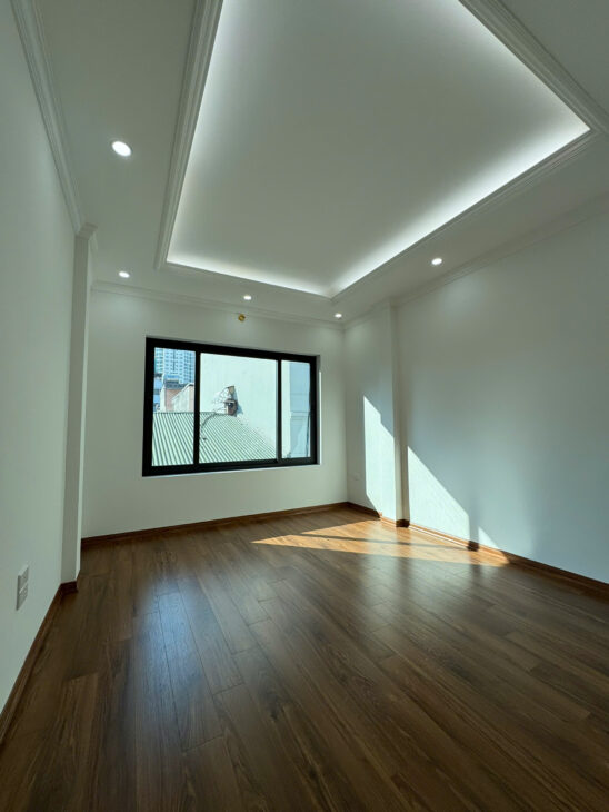 Bán nhà phân lô phố Xuân Thủy, 43m 6 tầng, nhà mới, ô tô, giá 15,1 tỷ