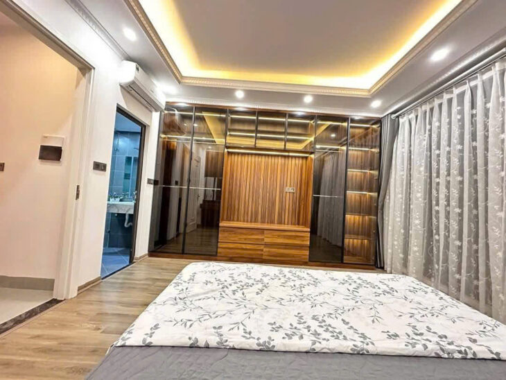 YÊN HOÀ – CẦU GIẤY – NHÀ ĐẸP, MỘT BƯỚC RA PHỐ – 30M ,5TẦNG – NỘI THẤT SANG XỊN . GIÁ 7.95 TỶ