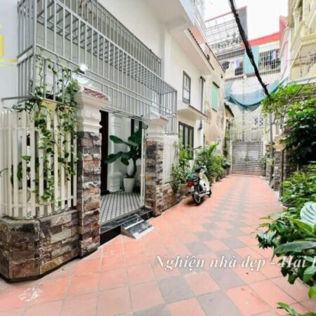 Nhà Chợ Hàng Cũ vị trí cực nông, 48m 3 tầng, sân cổng riêng, Giá 3.45 tỉ