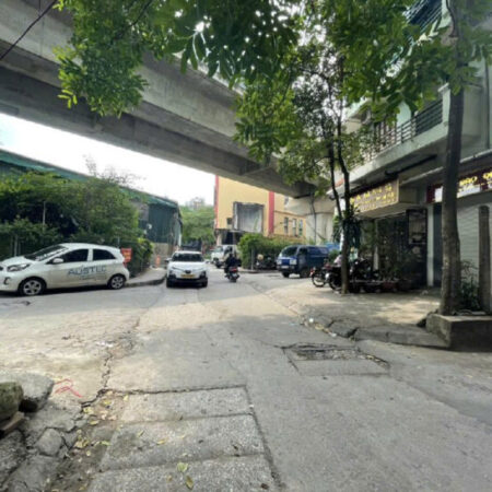 Ô TÔ TRÁNH TRƯỚC CỬA – VỊ TRÍ ĐẮC ĐỊA – SÁT CHỢ Thái THỊNH – NGÕ THÔNG TỨ TUNG – VỪA Ở VỪA KINH