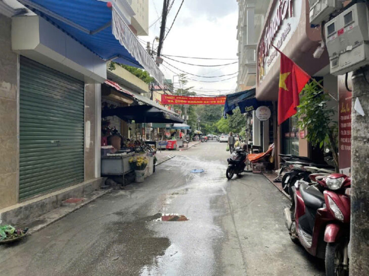 Ô TÔ TRÁNH TRƯỚC CỬA – VỊ TRÍ ĐẮC ĐỊA – SÁT CHỢ Thái THỊNH – NGÕ THÔNG TỨ TUNG – VỪA Ở VỪA KINH