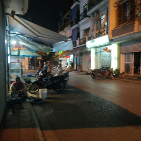 Cho thuê gấp tòa nhà văn phòng, thang máy 100m, 6 tầng, mặt tiền 5m, 51tr/th, Trương Định.