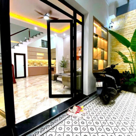 BÁN NHÀ HỒ ĐẦM TRÒN, BA ĐÌNH, 40M2 7 TẦNG MT 4M GIÁ 8.3TỶ- NGÕ THÔNG-GẦN HỒ SÁT PHỐ – GẦN LĂNG BÁC.