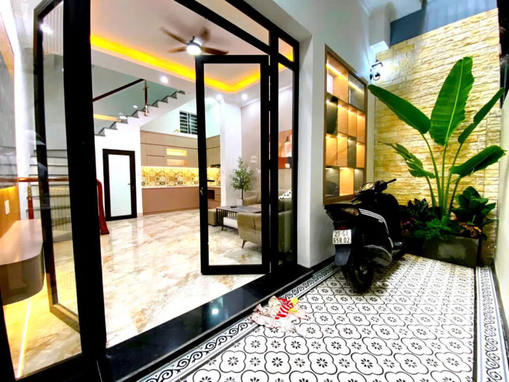 BÁN NHÀ HỒ ĐẦM TRÒN, BA ĐÌNH, 40M2 7 TẦNG MT 4M GIÁ 8.3TỶ- NGÕ THÔNG-GẦN HỒ SÁT PHỐ – GẦN LĂNG BÁC.