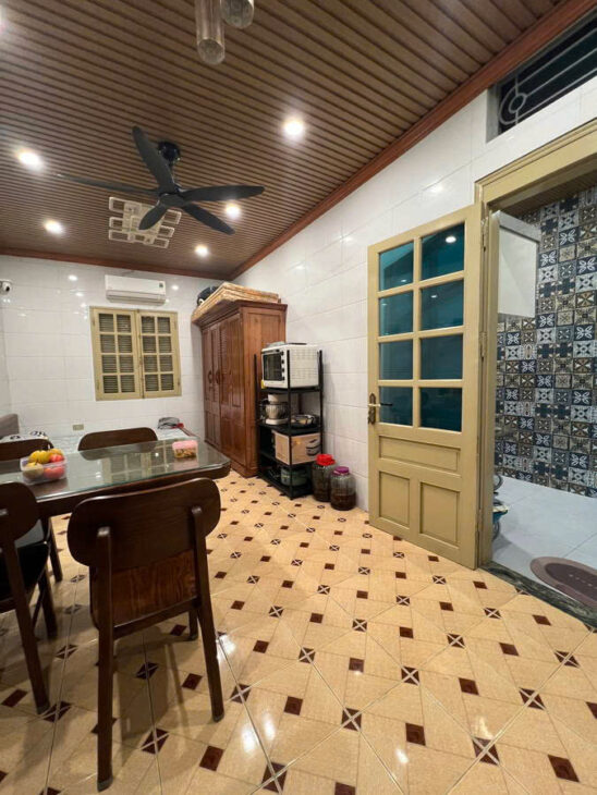 HOÀNG CẦU, ĐỐNG ĐA. 42M2 4 TẦNG MT 5M GIÁ 12,5 TỶ- PHÂN LÔ – Ô TÔ ĐỖ CỬA – SÁT VƯỜN HOA 1.6-GẦN HỒ