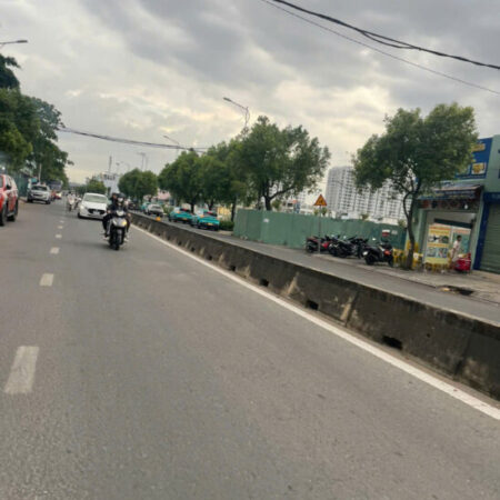 Bán nhà mặt tiền 9x20m giá 35 tỷ Đường Phan Văn Hớn