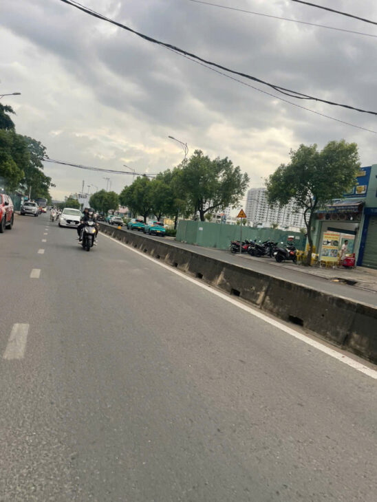 Bán nhà mặt tiền 9x20m giá 35 tỷ Đường Phan Văn Hớn