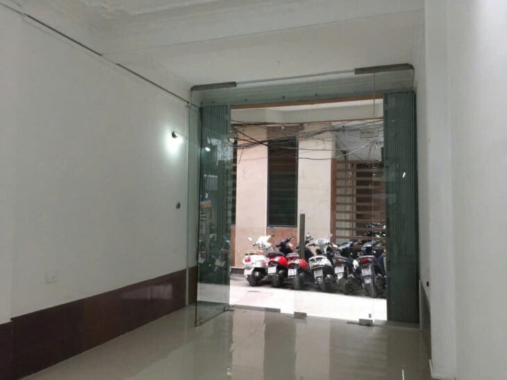 Ô TÔ TRÁNH TRƯỚC CỬA – VỊ TRÍ ĐẮC ĐỊA – SÁT CHỢ Thái THỊNH – NGÕ THÔNG TỨ TUNG – VỪA Ở VỪA KINH