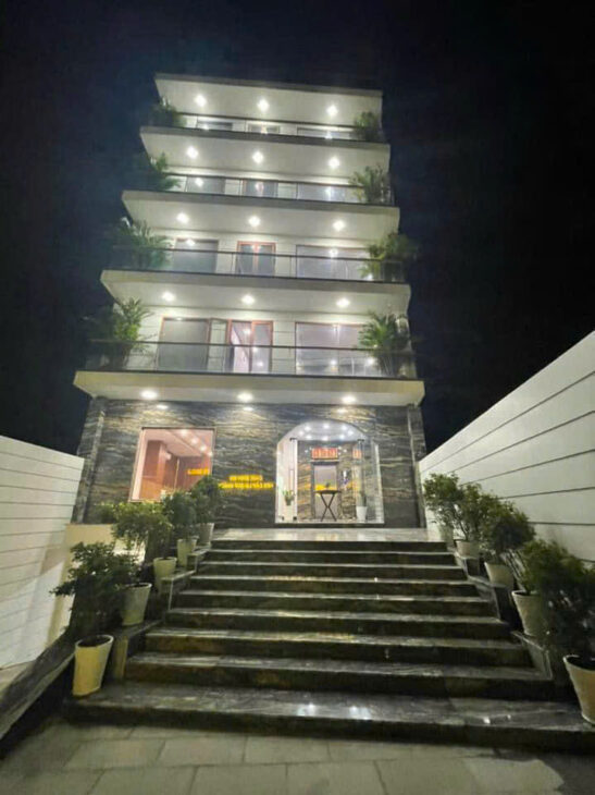 BÁN KHÁCH SẠN 6 TẦNG 48 PHÒNG DOANH THU 300TR/THÁNG PHƯỜNG TÂN PHÚ TP THỦ ĐỨC