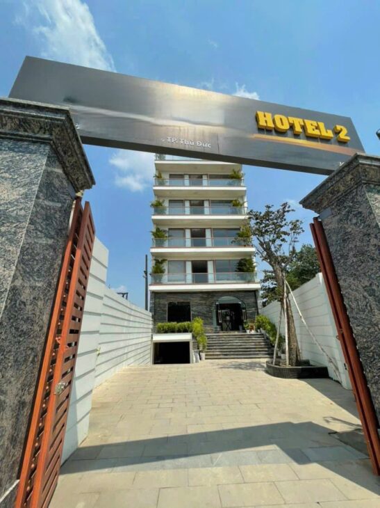 BÁN KHÁCH SẠN 6 TẦNG 48 PHÒNG DOANH THU 300TR/THÁNG PHƯỜNG TÂN PHÚ TP THỦ ĐỨC