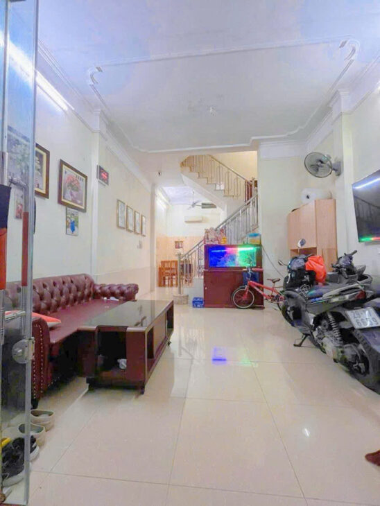 Bán Nhà Cầu Giấy Ngõ Thông Gần Phố Cấu Giấy DT 40m2 5 tầng MT 4.5m Giá 8.6 tỷ