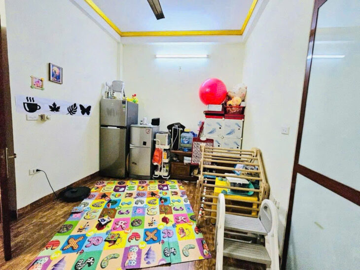 NGÕ 318 ĐÊ LA THÀNH LÔ GÓC – KINH DOANH NHỎ – NGÕ THÔNG DT 40m2 5T x MT 4.8m Giá 9.5 tỷ
