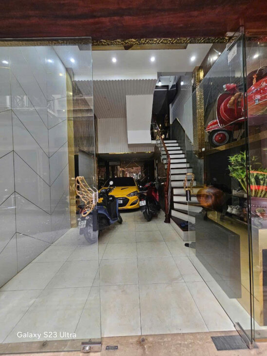 18 TỶ – Bán nhà phân lô Nguyễn Chí Thanh – Ô tô tránh kinh doanh – 50m ra mặt phố