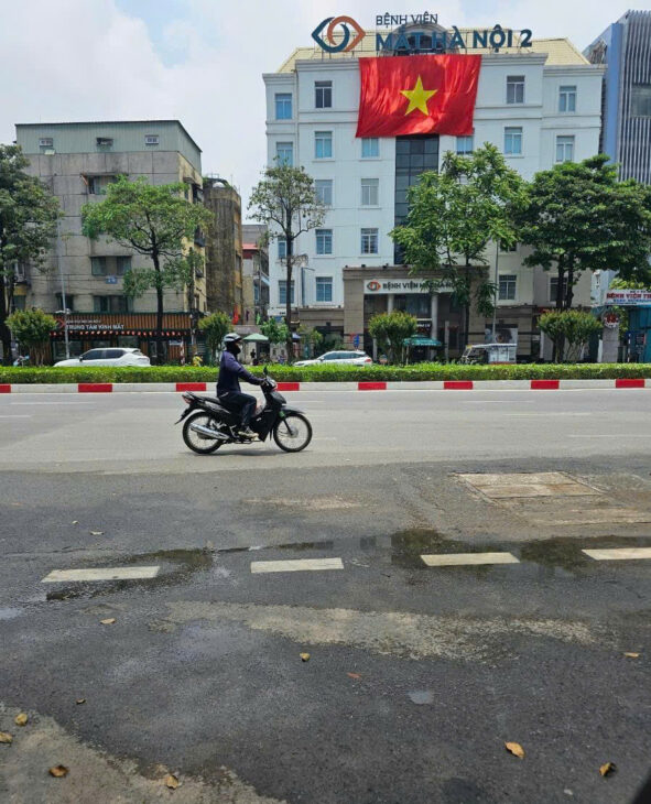 18 TỶ – Bán nhà phân lô Nguyễn Chí Thanh – Ô tô tránh kinh doanh – 50m ra mặt phố