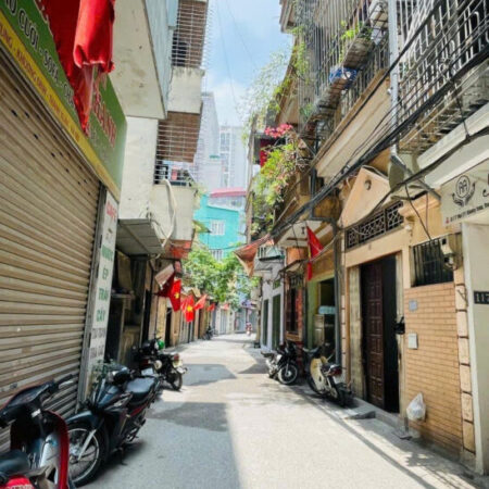 NHÀ ĐẸP KHƯƠNG TRUNG THANH XUÂN – FULL NỘI THẤT- NGÕ Ô TÔ – 43M2 GIÁ NHỈNH 10 TỶ