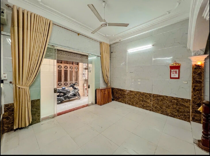 NHÀ PHỐ LỚN VƯƠNG THỪA VŨ – Chỉ 8,5 tỷ – ba bước chân ra đường ô tô.