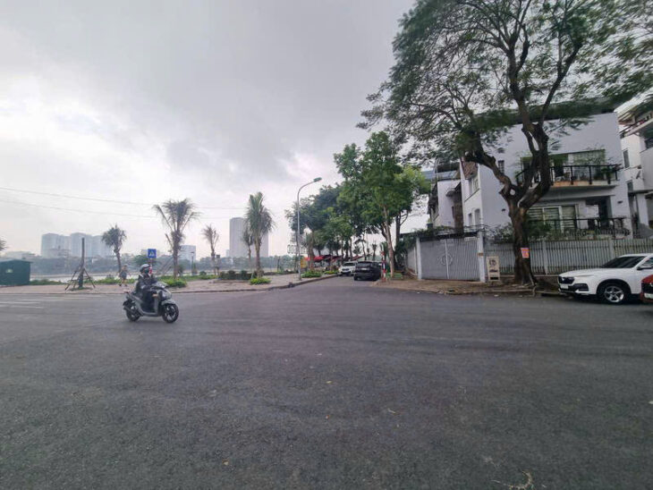 BIỆT THỰ VÍP BÁN ĐẢO LINH ĐÀM – HÀNG XÓM ĐẠI GIA LỚN – VIEW HỒ, SAU 1 DÃY RA MẶT HỒ