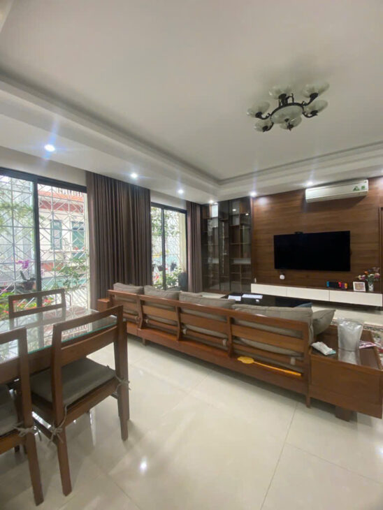 Nhà 5 tầng thang máy phố Võ Chí Công, Tây Hồ, ô tô qua nhà, 42m, mặt tiền gần 5m, 11 tỷ