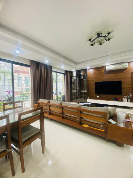 Nhà 5 tầng thang máy phố Võ Chí Công, Tây Hồ, ô tô qua nhà, 42m, mặt tiền gần 5m, 11 tỷ