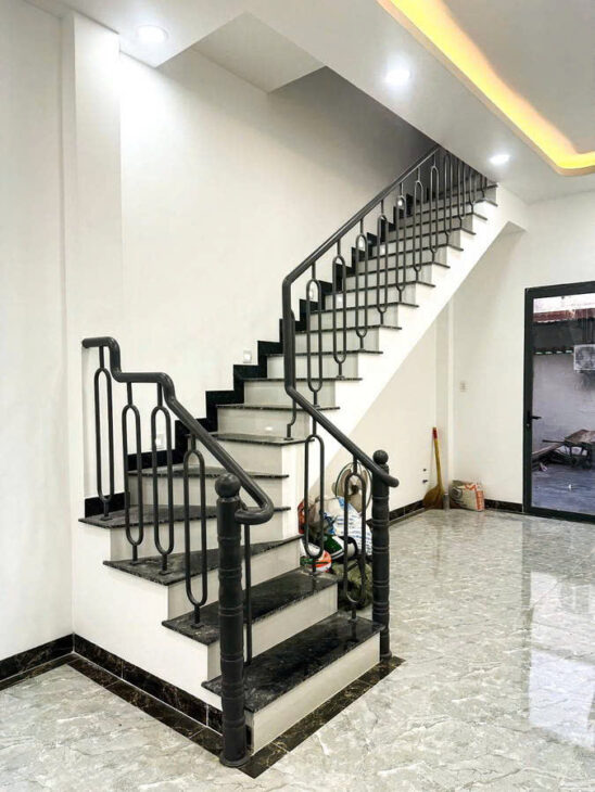 : Bán nhà mới ở ngay Linh Đông THỦ ĐỨC 44m2-3tang- – 1 trệt 1 lầu – sổ riêng – gần PVĐ – 4.28 tỷ TL