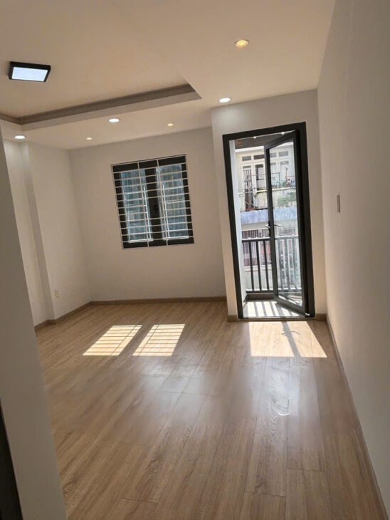 Nhà Mới 3 Tầng Cách Nặt Tiền 15M Hẻm Thẳng Xe Hơi Sổ Vuông 53m2 Gía 6,1 Tỷ Thương Lượng