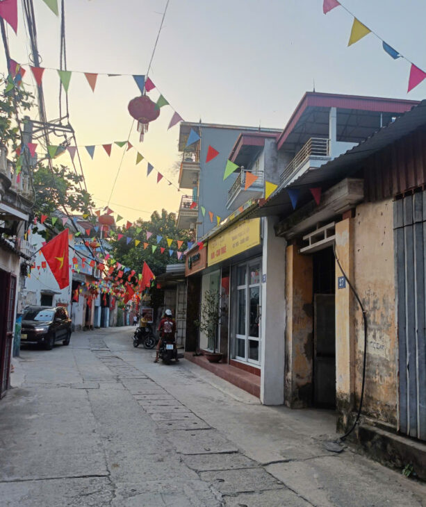 Bán gấp Liên Mạc chỉ 4,55 tỷ, 36,2m2 -5T-4PN, ngõ thoáng, sát phố.