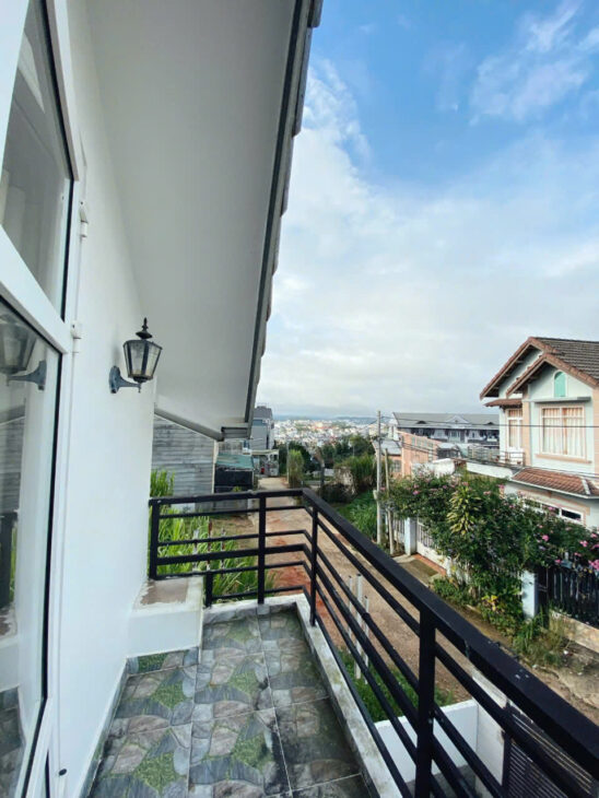 CHO THUÊ VILLA FULL NỘI THẤT CƠ BẢN ĐỒI THÔNG TIN PHƯỜNG 8 GIÁ 12TR