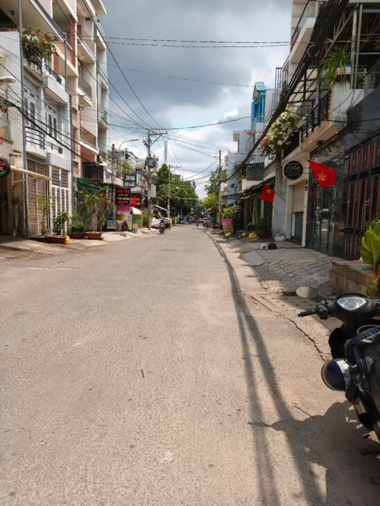 Nhà Mới 4 Tầng đang cho thuê làm vp 30tr/ tháng Cách mặt Tiền 15M Hẻm Thẳng Xe Hơi Sổ Vuông 98m2