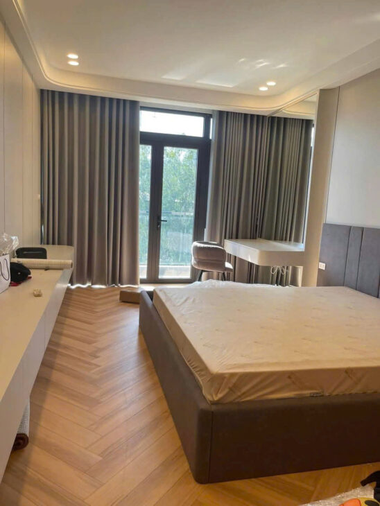 BÁN NHÀ MẶT PHỐ TRẦN DUY HƯNG – 98M², 8 TẦNG, THANG MÁY, SỔ ĐỎ HOA HẬU