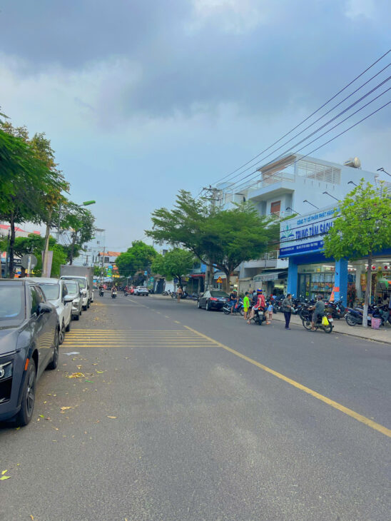 Nhà phố mặt tiền đường lớn–Dã Tượng–Đối diện công viên,bùng binh Hoàng Sa – Giá đầu tư không tưởng