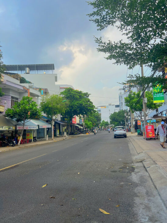 Nhà phố mặt tiền đường lớn–Dã Tượng–Đối diện công viên,bùng binh Hoàng Sa – Giá đầu tư không tưởng