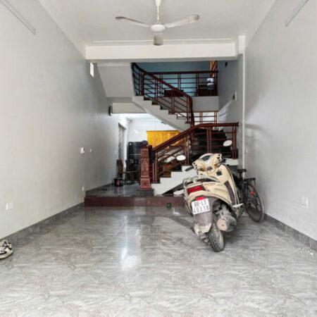 Bán nhà 3 tầng tổ 11, TT Quang Minh, Mê Linh. Nhà mới, đầy đủ tiện nghi, 2 mặt thoáng
