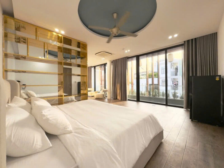 Villa lô góc ,hồ bơi – Ngay cổng sân bay – Giá 22 tỷ .