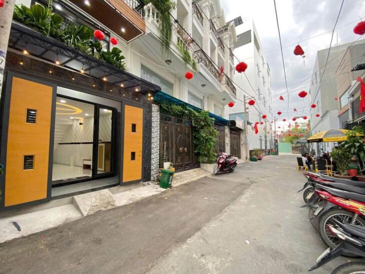 – NHÀ MỚI HXT, DTSD: gần 212m2 tại Thạnh xuân 33, P.Thạnh Xuân, Quận 12, TP.HCM, 6 tỷ.
