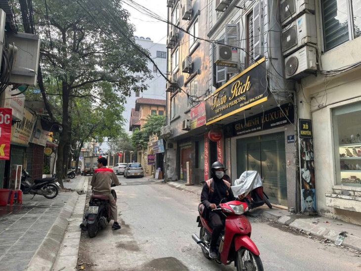 SIÊU PHẨM TRUNG KÍNH – NHÀ ĐẸP 5 TẦNG, THANG MÁY – NGÕ Ô TÔ TRÁNH – ĐANG CHO THUÊ 20TR/THÁNG