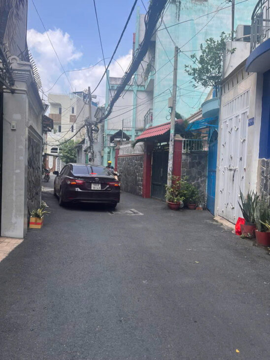 Nhà Mới 3Tầng Cách mặt Tiền 15M Hẻm Thẳng Xe Hơi Sổ Vuông 92m2 Gía 13,5 Tỷ Thương Lượng