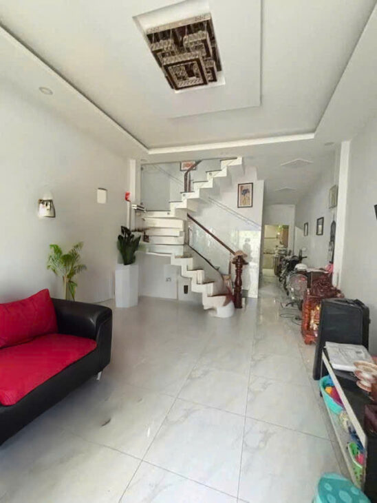 Nhà Mới 3Tầng Cách mặt Tiền 15M Hẻm Thẳng Xe Hơi Sổ Vuông 92m2 Gía 13,5 Tỷ Thương Lượng