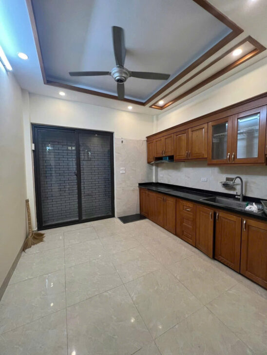 NGUYỄN VĂN TRỖI – 20M RA ÔTÔ DT 40m2 4 tầng mặt tiền 3.4m Giá 8 tỷ