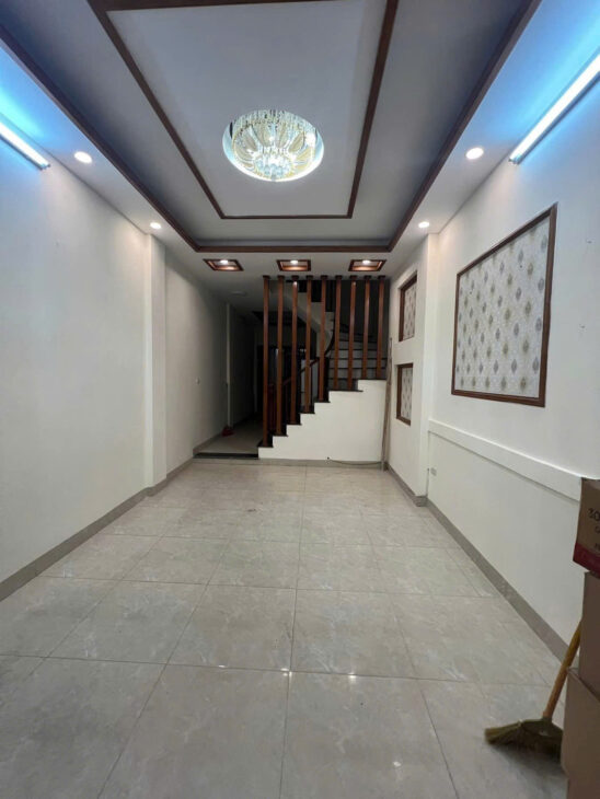 NGUYỄN VĂN TRỖI – 20M RA ÔTÔ DT 40m2 4 tầng mặt tiền 3.4m Giá 8 tỷ
