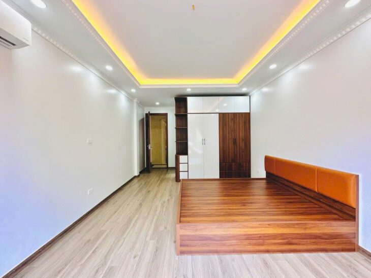 NGÕ 68 CẦU GIẤY , THANG MÁY DT 38m2 6 tầng mặt tiền 4m Giá 12.2 tỷ