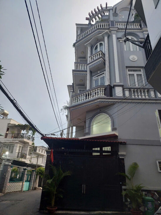 KẾ BÊN PHÚ MỸ HƯNG- P. TÂN PHONG, QUẬN 7 – CHỈ NHỈN HƠN 13 TỎI LH TÂM NHÀ ĐẸP 0849.131.413