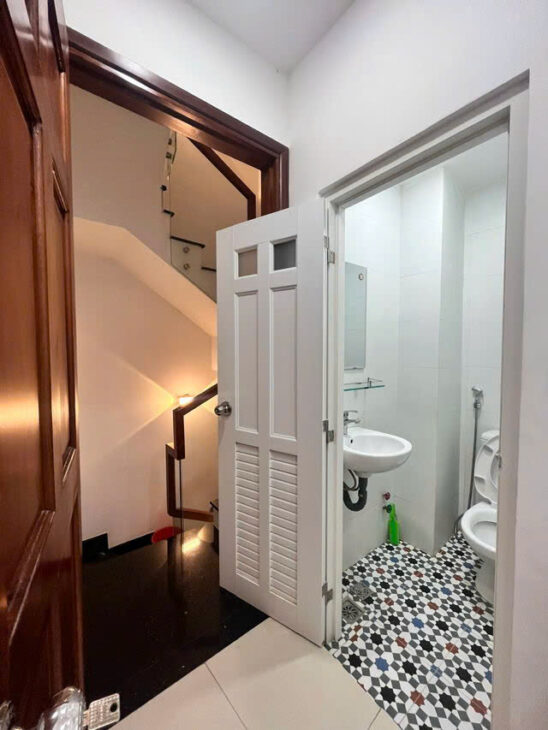 Nhà Mới 5Tầng Cách mặt Tiền 15M Hẻm Thẳng Xe Hơi Sổ Vuông 47m2 Gía 4,95 Tỷ Thương Lượng