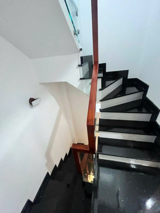 Nhà Mới 5Tầng Cách mặt Tiền 15M Hẻm Thẳng Xe Hơi Sổ Vuông 47m2 Gía 4,95 Tỷ Thương Lượng