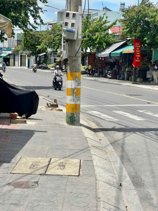 BÁN NHÀ TRỆT LẦU 90M2- TRẦN HƯNG ĐẠO– HẺM Ô TÔ – GẦN BIG C (GO) DĨ AN.