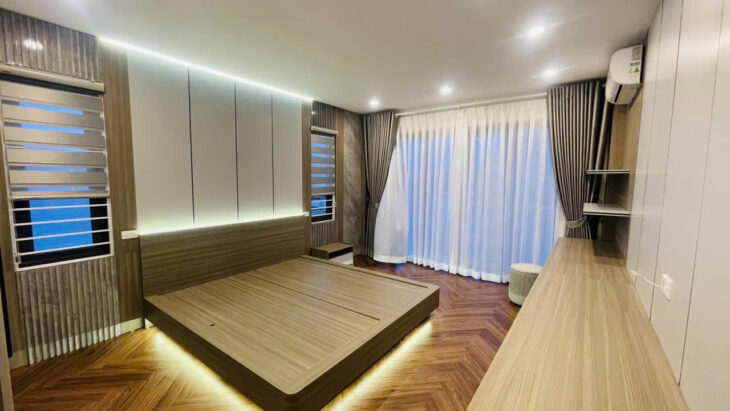 Nhà Vip 7 tầng thang máy Gara Ô tô Lô Góc tại ngõ 541 Bát Khối, Long Biên