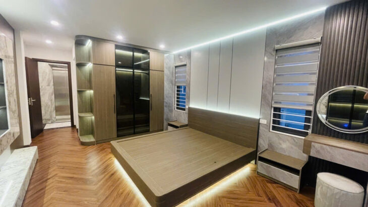 Nhà Vip 7 tầng thang máy Gara Ô tô Lô Góc tại ngõ 541 Bát Khối, Long Biên