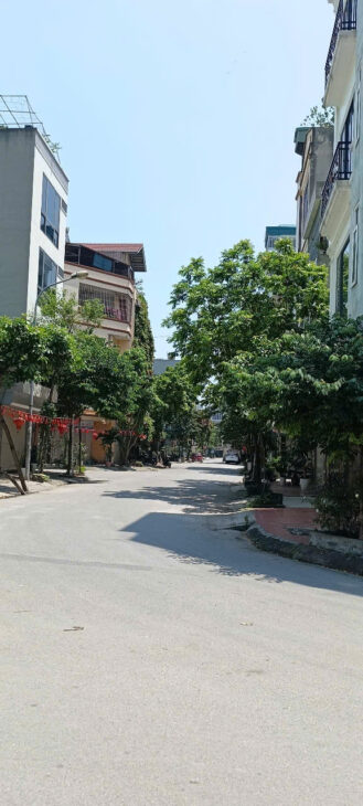 BÁN ĐẤT DỊCH VỤ, PHÂN LÔ VỈA HÈ TẠI HÀ ĐÔNG, KINH DOANH BẤT CHẤP MỌI LOẠI HÌNH, NHỈNH 12 TỶ