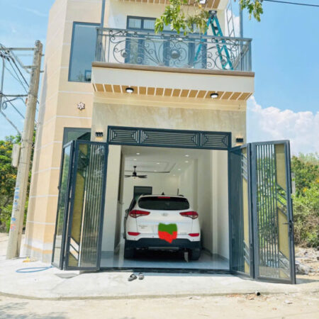 Bán nhà 1 trệt 1 lầu căn góc tđc đất lành cách đường Phong Châu 80m.