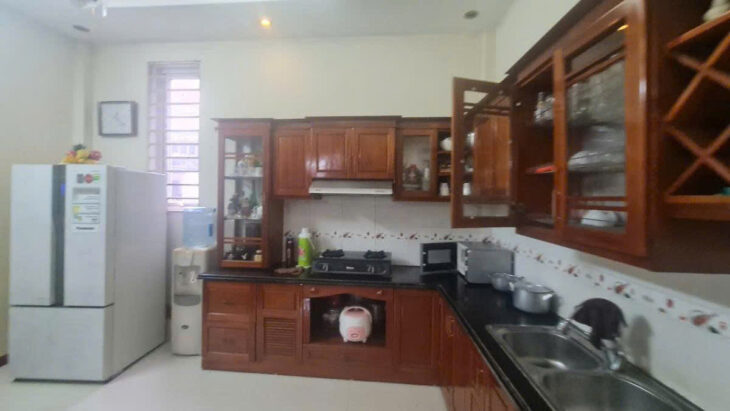 BÁN Nhà THẠCH CẦU, Long Biên 63m MT 4m , oto ,KD, giá7,7ty .